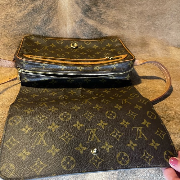 Louis Vuitton Saint Germain Monogram Canvas Crossbody Bag - Picture 4 of 8